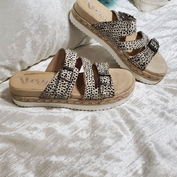 VERY G |  STRAPPY FAUX HIDE PLATFORM SANDALS WITH BUCKLES and DOTS - Picture 4 of 6